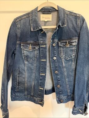 Vince Camuto Medium Blue Denim Jacket with Chest Pockets